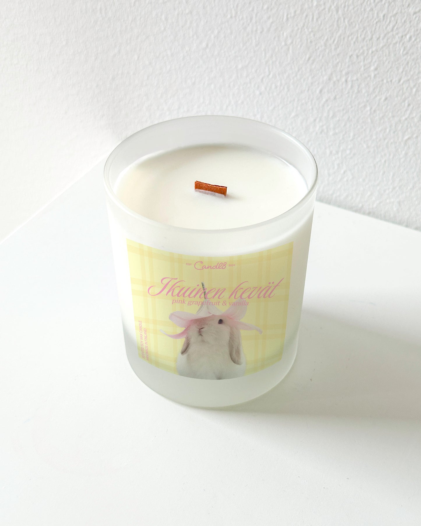 "Ikuinen kevät" Candle 200g – Grapefruit & Vanilla Scent