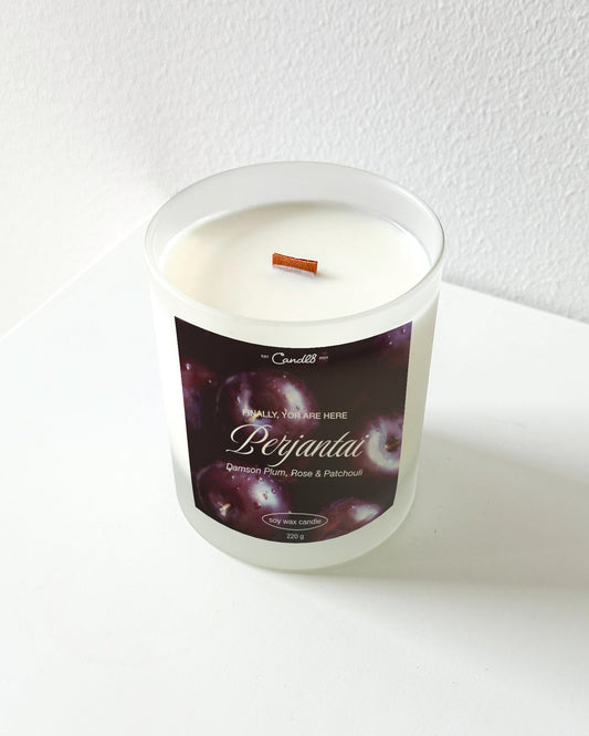 "Perjantai" Candle 220g - Damson Plum, Rose & Patchouli Scent