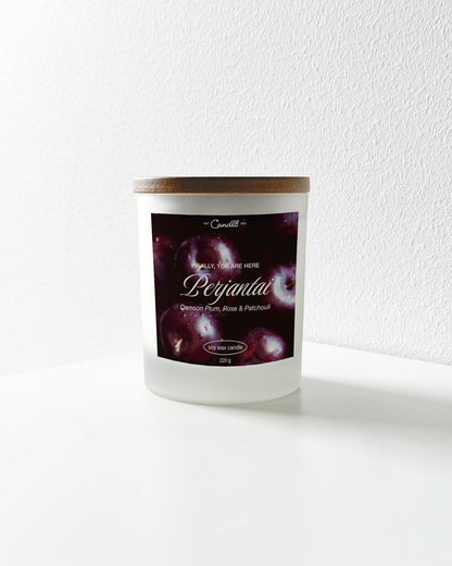 "Perjantai" Candle 220g - Damson Plum, Rose & Patchouli Scent